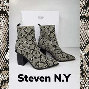 Steven By Steve Madden Sock Ankle Boots Cut Out Heel Sz 8 Pointed Toe Stylish